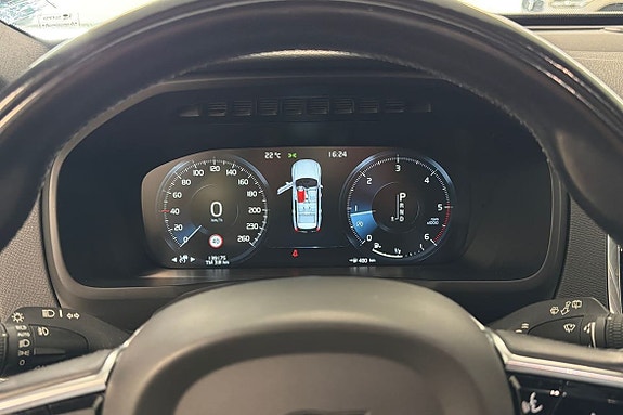Volvo XC90 16 of 26