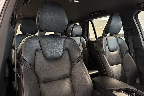 Volvo XC90 24 of 26