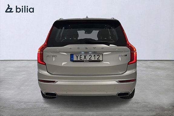 Volvo XC90 5 of 26