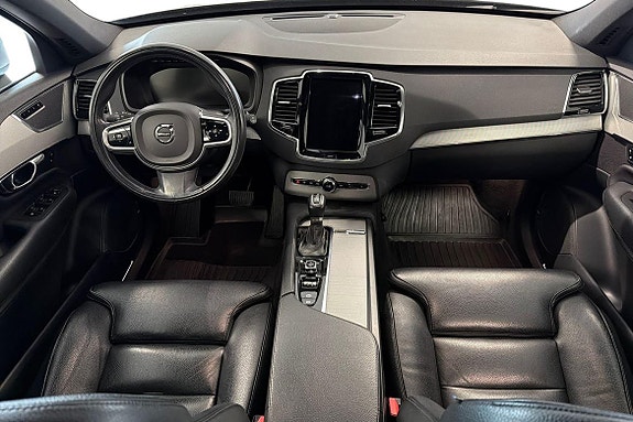 Volvo XC90 10 of 26