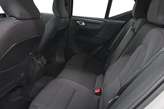 Volvo XC40 13 of 23