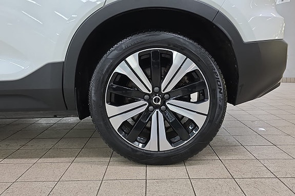 Volvo XC40 17 of 23