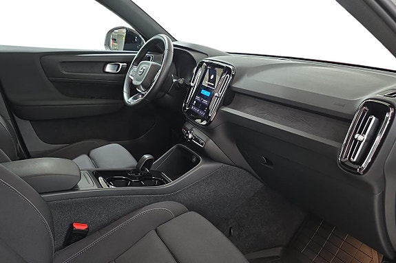Volvo XC40 7 of 23