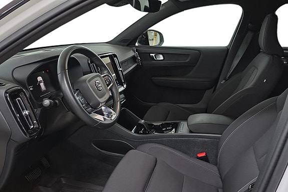 Volvo XC40 14 of 23