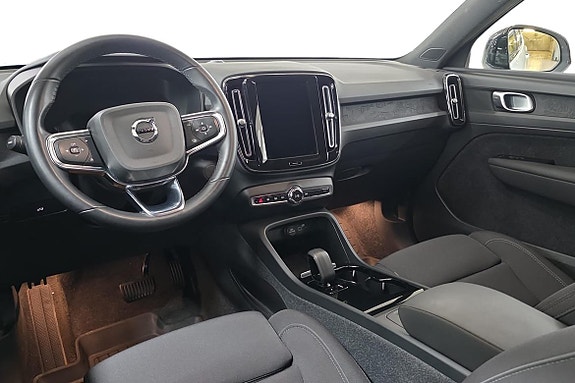 Volvo XC40 10 of 23
