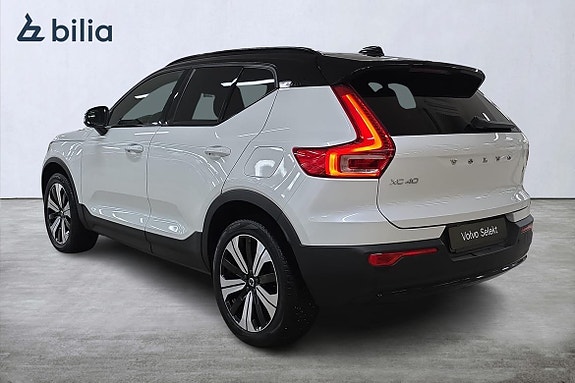 Volvo XC40 2 of 23