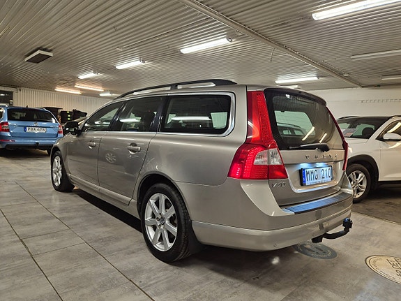 Volvo V70 5 of 22