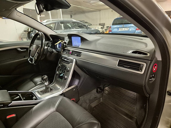 Volvo V70 10 of 22