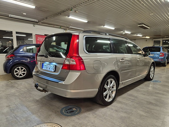 Volvo V70 2 of 22