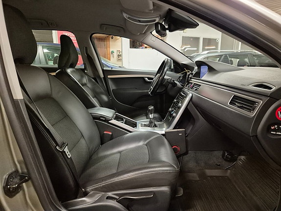 Volvo V70 11 of 22