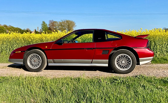 Pontiac Fiero 2 of 10