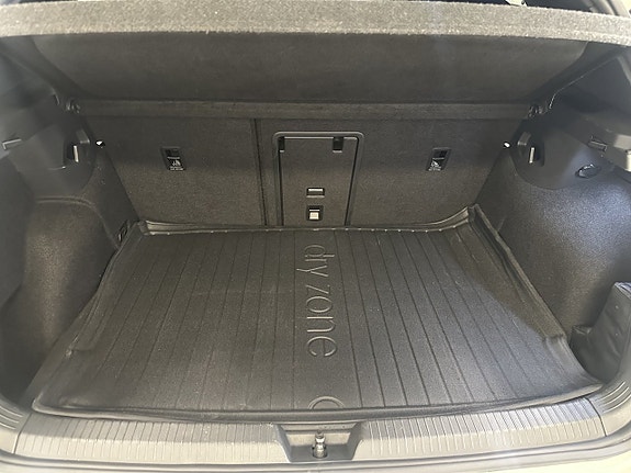 Volkswagen Golf VIII 10 of 18