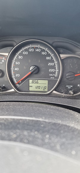 Toyota Yaris 8 of 14