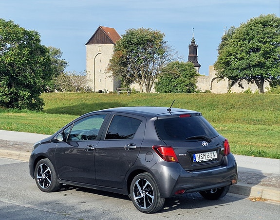 Toyota Yaris 3 of 14