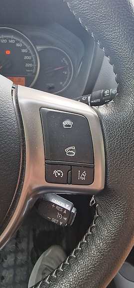 Toyota Yaris 10 of 14