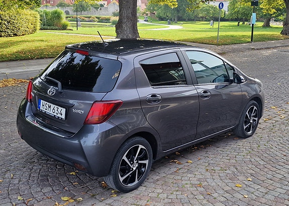Toyota Yaris 6 of 14