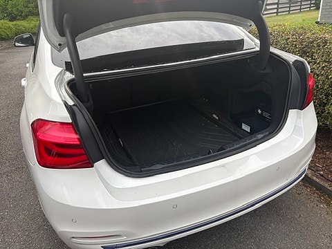 BMW 320d 3 of 5