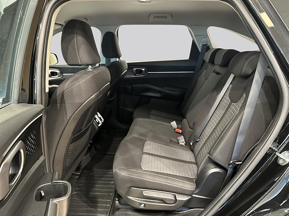 Kia Sorento 9 of 18