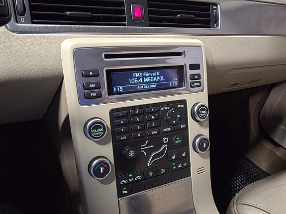 Volvo V70 8 of 9