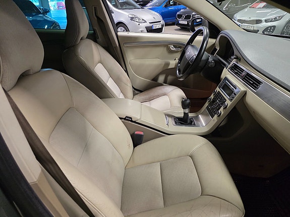Volvo V70 7 of 9