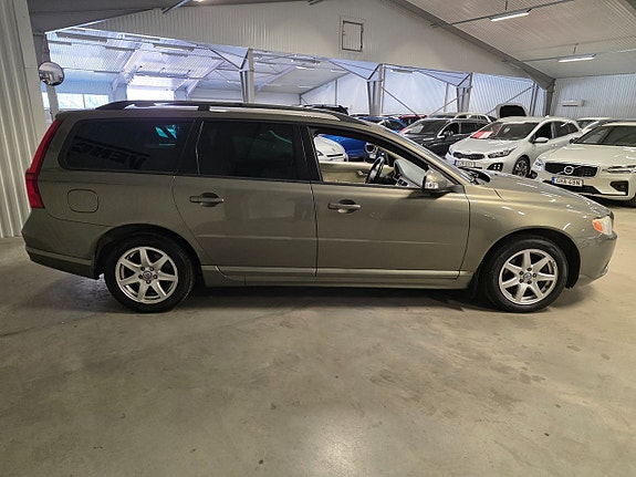 Volvo V70 3 of 9