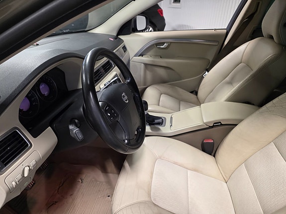 Volvo V70 6 of 9
