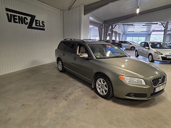 Volvo V70 2 of 9