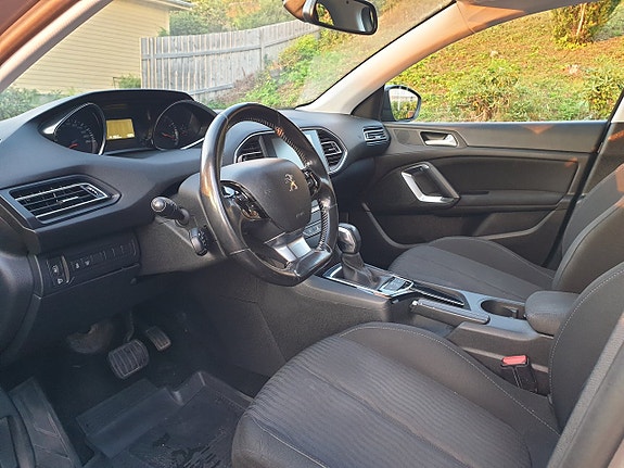 Peugeot 308 SW 12 of 24