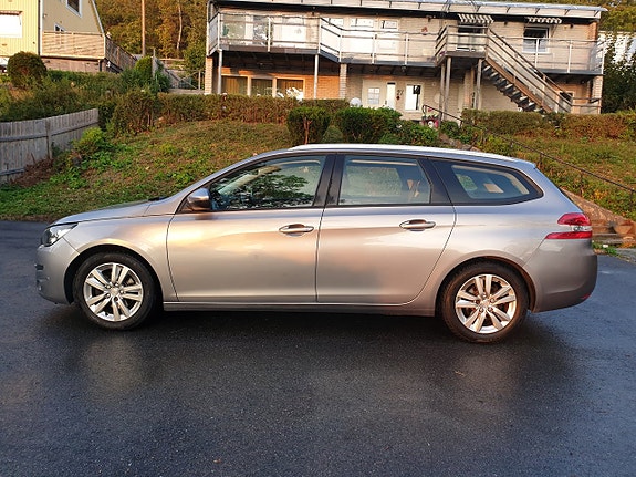 Peugeot 308 SW 8 of 24