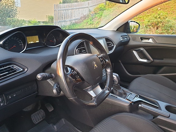 Peugeot 308 SW 13 of 24