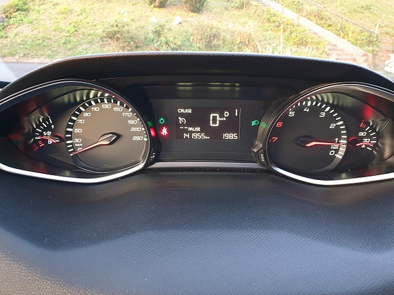 Peugeot 308 SW 17 of 24