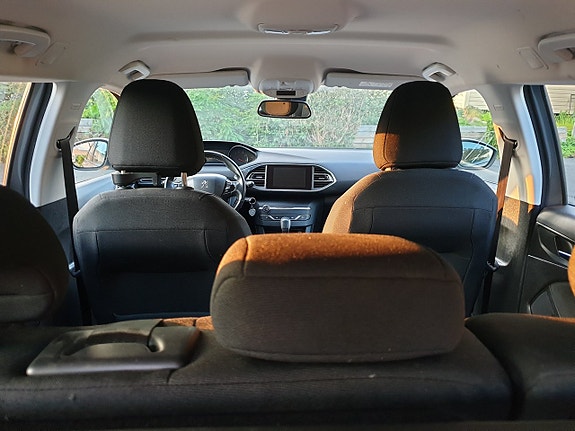 Peugeot 308 SW 10 of 24