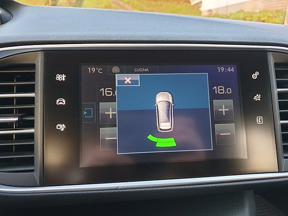 Peugeot 308 SW 16 of 24