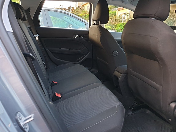 Peugeot 308 SW 19 of 24