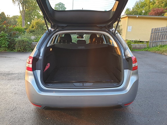 Peugeot 308 SW 11 of 24