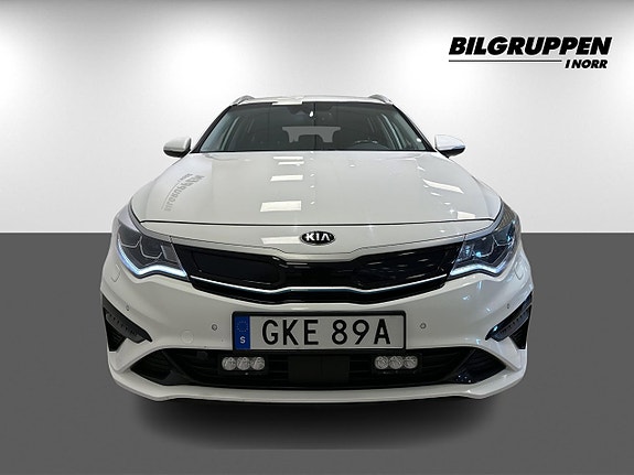 Kia Optima 2 of 18