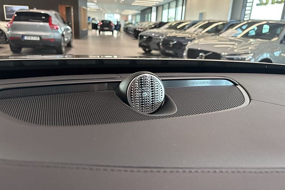 Volvo XC90 17 of 23