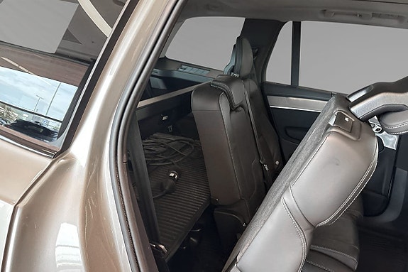 Volvo XC90 11 of 23
