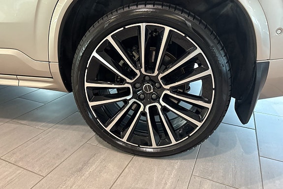 Volvo XC90 16 of 23