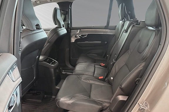 Volvo XC90 8 of 23