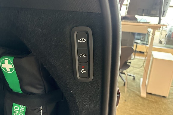 Volvo XC90 14 of 23