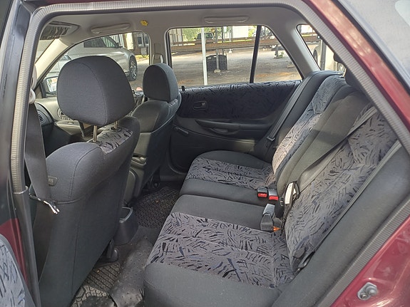 Mazda 323F 9 of 9