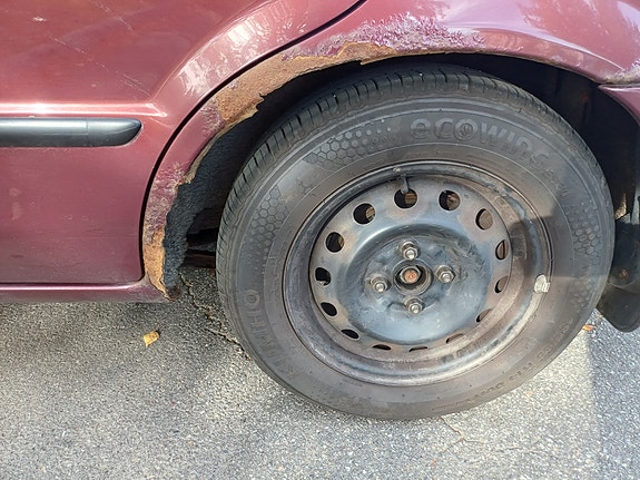Mazda 323F 5 of 9