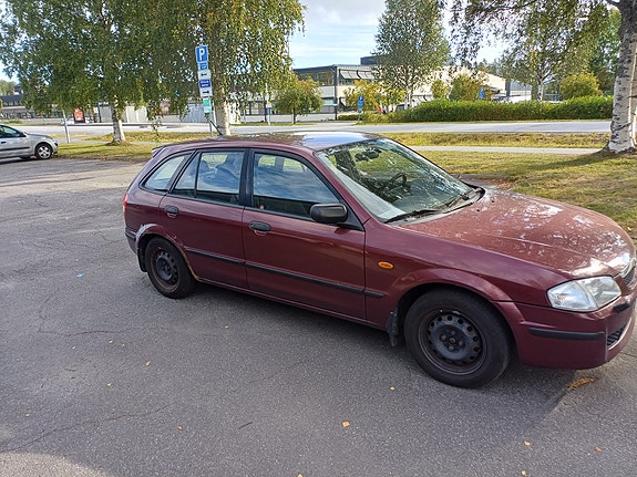 Mazda 323F 3 of 9