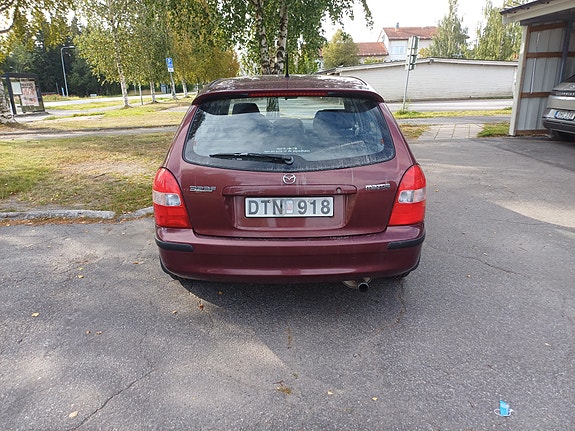 Mazda 323F 4 of 9