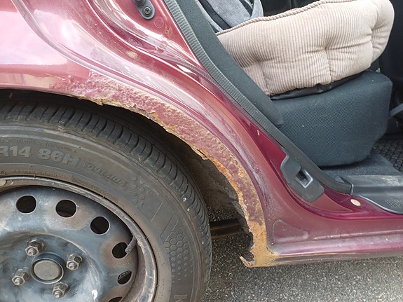 Mazda 323F 6 of 9