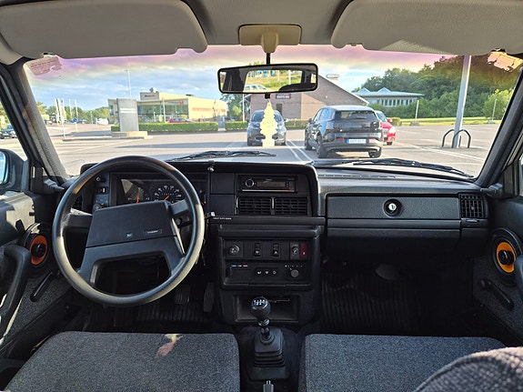 Volvo 240 8 of 18