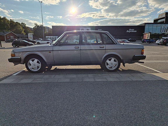 Volvo 240 17 of 18
