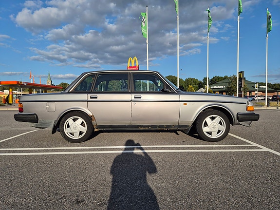 Volvo 240 16 of 18