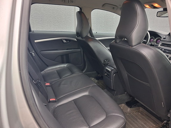 Volvo V70 6 of 7